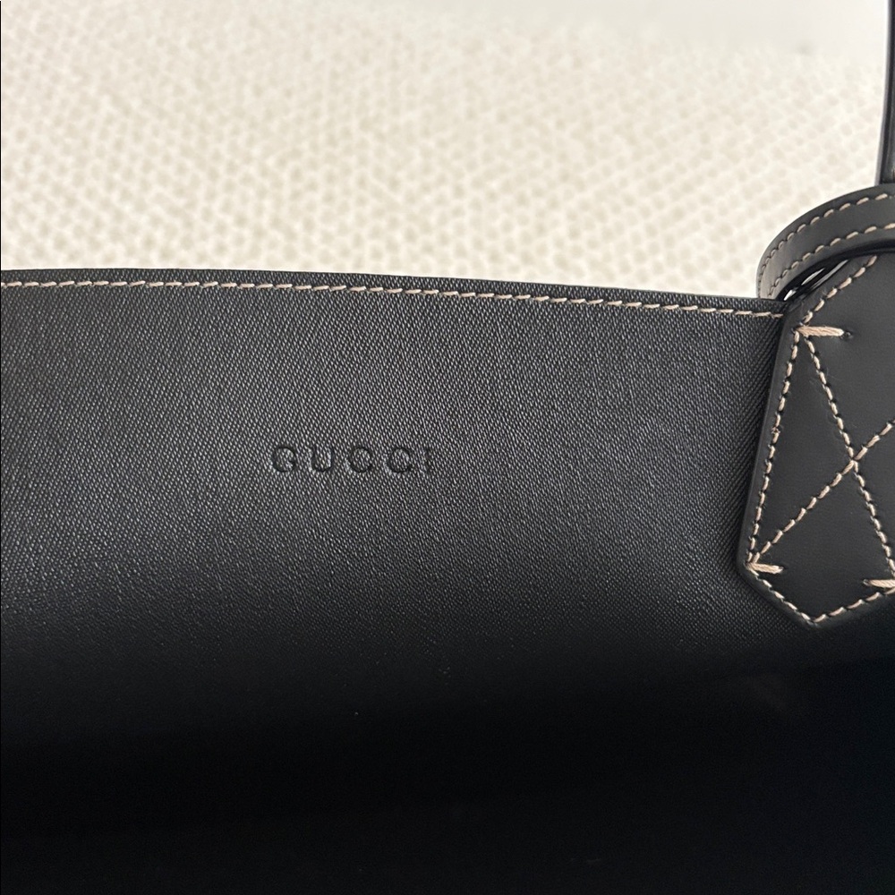 Gucci Beige and Black Signature Reversible Tote - Picture 9 of 15